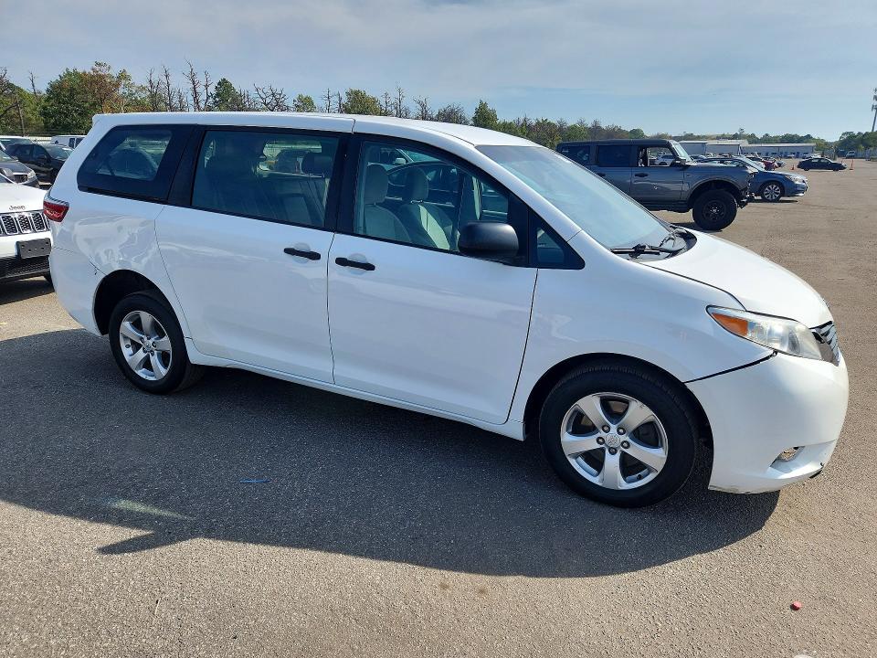 Снимка 4 от търг – 2017 TOYOTA SIENNA с VIN 5TDZZ3DC9HS819682