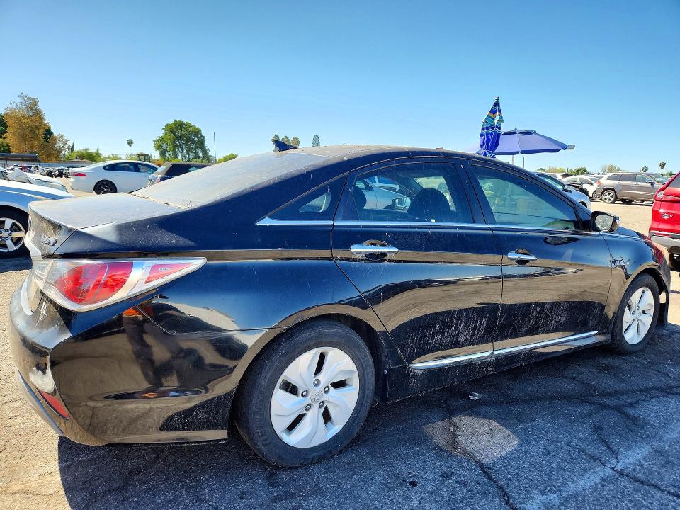 Снимка 3 от търг – 2013 HYUNDAI SONATA с VIN KMHEC4A4XDA066931