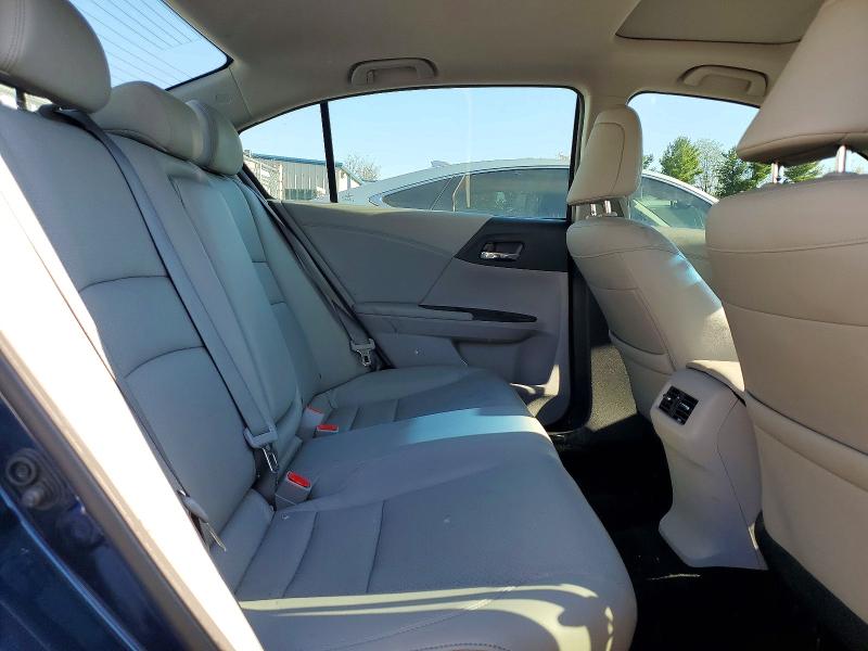 Снимка 10 от търг – 2016 HONDA ACCORD с VIN 1HGCR2F81GA057423