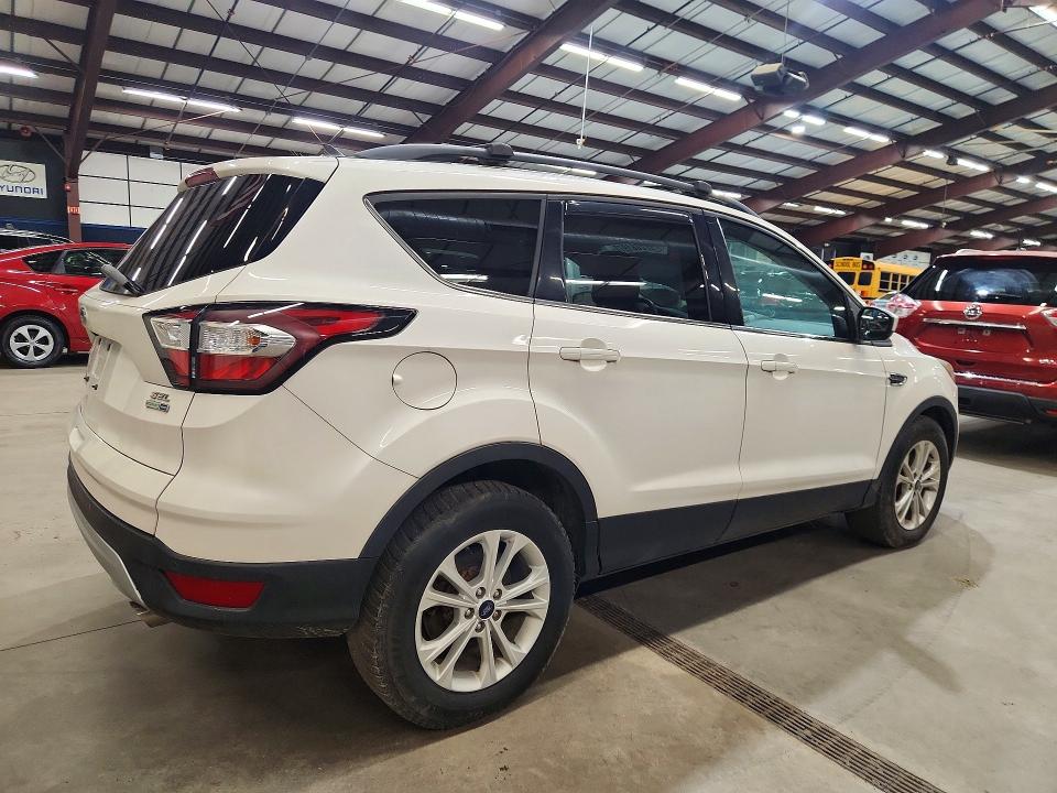 Photo 3 from auction – 2018 FORD ESCAPE with VIN 1FMCU9HD0JUB57997