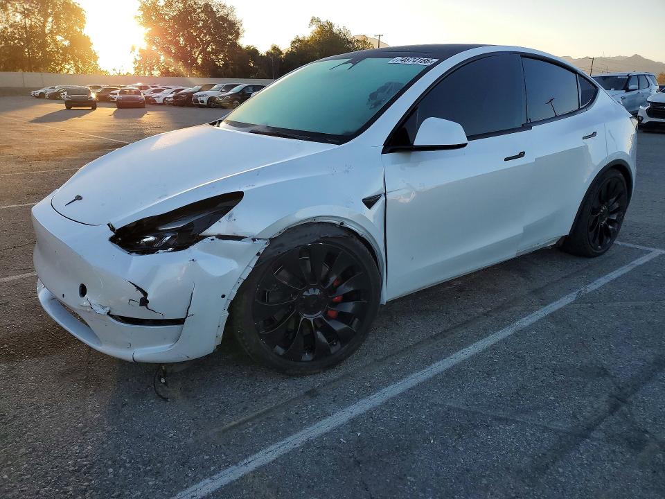 TESLA MODEL Y 2022 with VIN 7SAYGDEF5NF499697 - Photo from auction