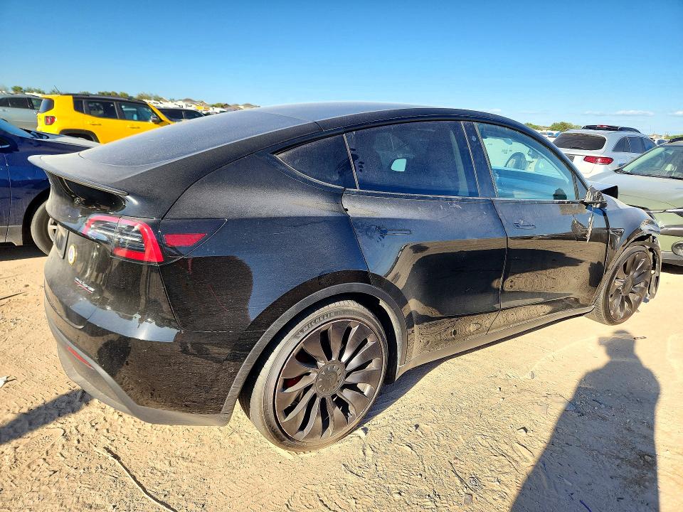 Снимка 3 от търг – 2022 TESLA MODEL Y с VIN 7SAYGDEF6NF323161