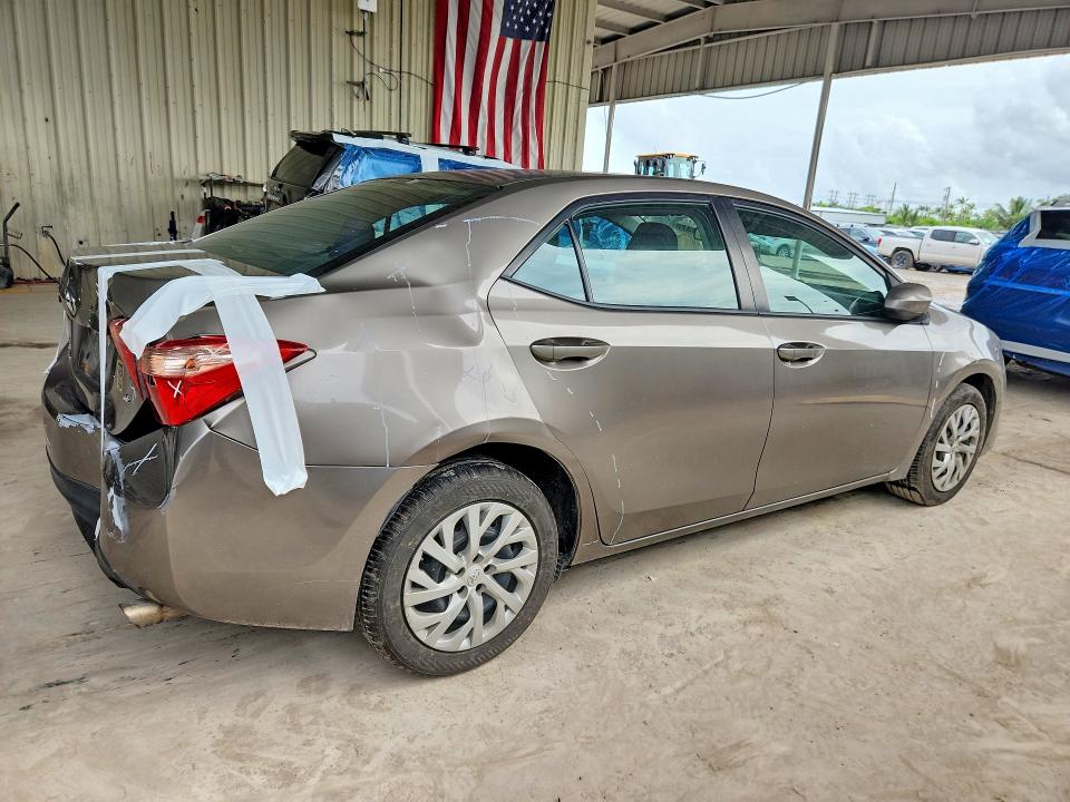 Снимка 3 от търг – 2017 TOYOTA COROLLA с VIN 5YFBURHE2HP662391