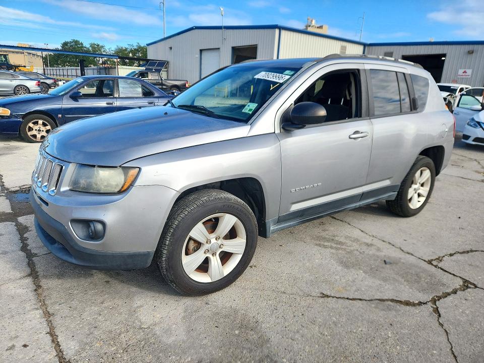 JEEP COMPASS 2016 مع رقم تعريف المركبة 1C4NJDBB1GD617919 - صورة من المزاد