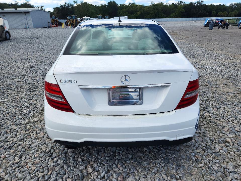 Снимка 6 от търг – 2013 MERCEDES-BENZ C с VIN WDDGF4HB2DA830253