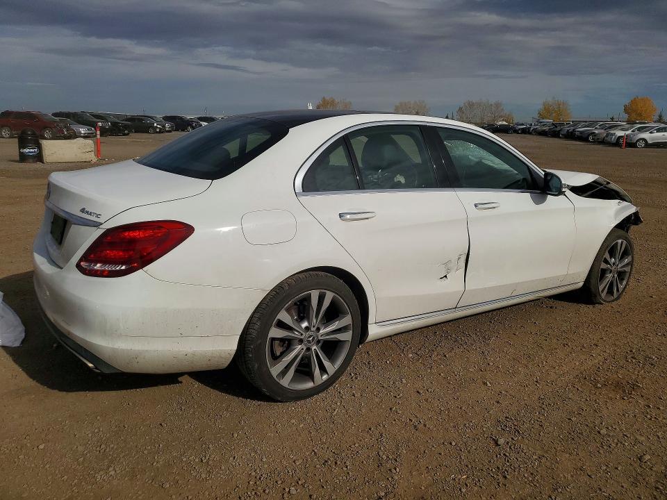 Снимка 3 от търг – 2018 MERCEDES-BENZ C с VIN 55SWF4KB2JU263185
