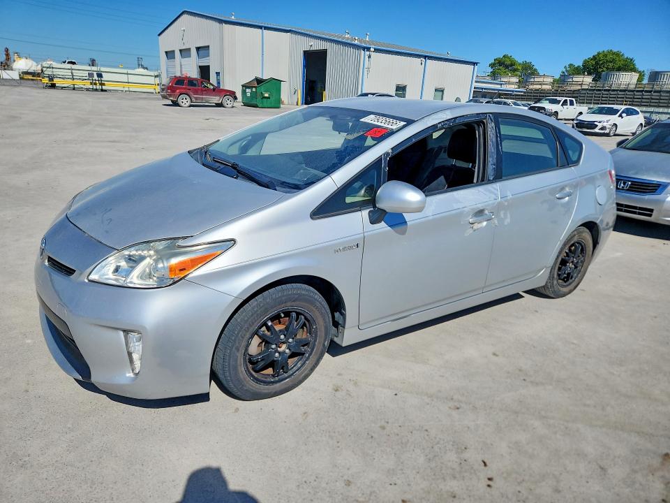 TOYOTA PRIUS 2015 with VIN JTDKN3DU8F0445538 - Photo from auction
