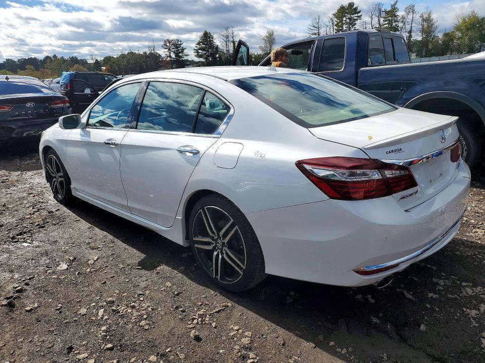 Снимка 2 от търг – 2017 HONDA ACCORD с VIN 1HGCR3F90HA018015