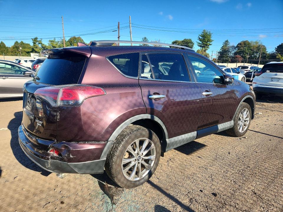 Снимка 3 от търг – 2017 TOYOTA RAV4 с VIN 2T3DFREV8HW690628