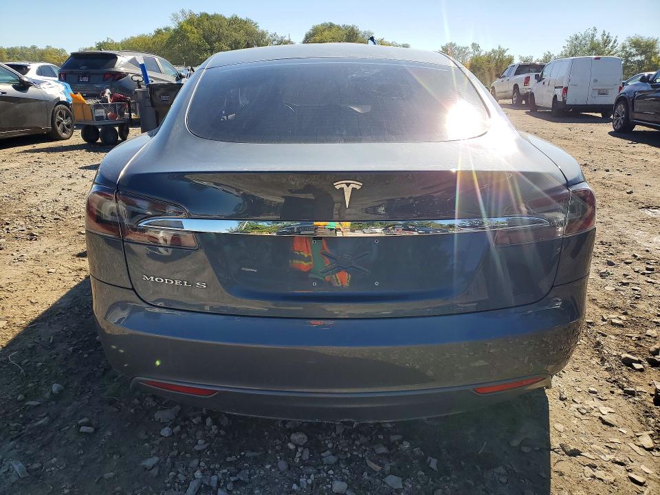 Photo 6 from auction – 2013 TESLA MODEL S with VIN 5YJSA1BC2DFP11208