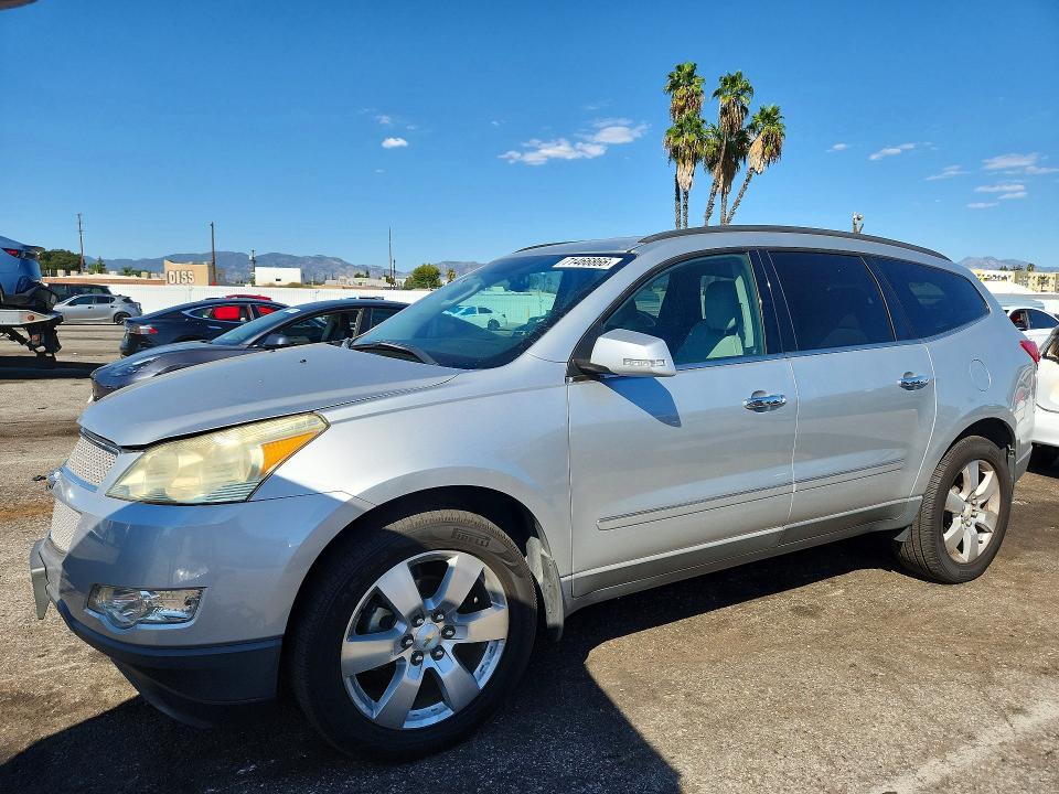 CHEVROLET TRAVERSE 2011 с VIN 1GNKRLED9BJ335189 - Снимка от търг