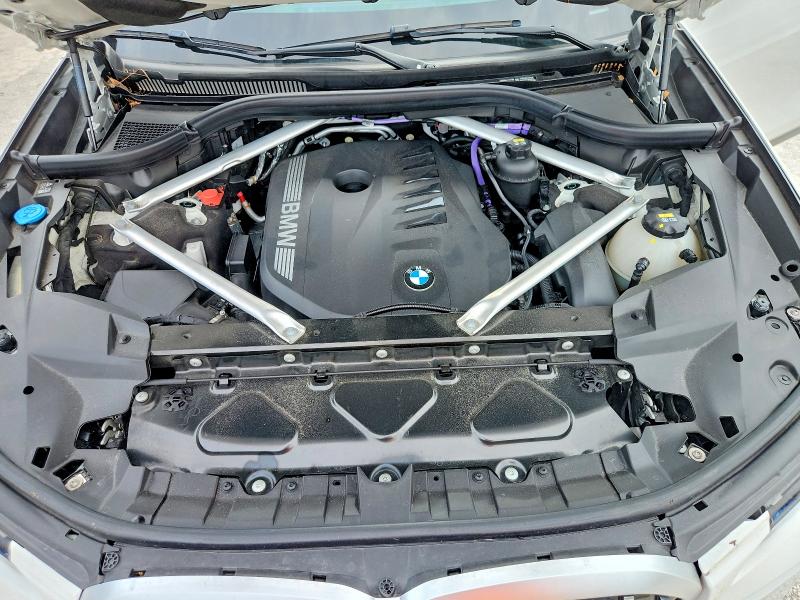 Снимка 12 от търг – 2023 BMW X7 с VIN 5UX23EM00P9M76096
