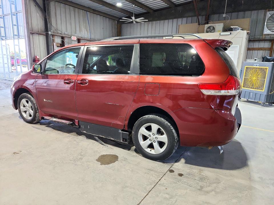 Photo 2 from auction – 2011 TOYOTA SIENNA with VIN 5TDKK3DC1BS127459