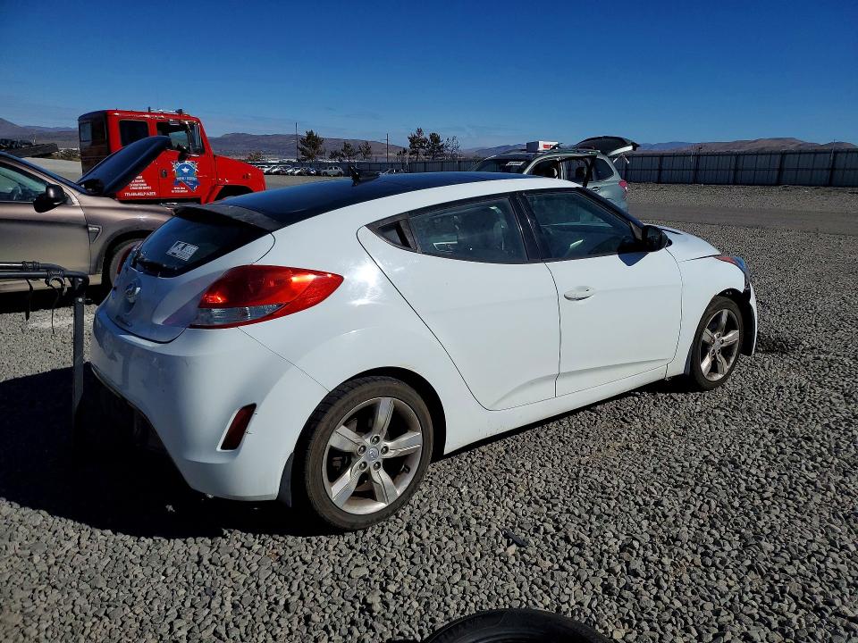 Снимка 3 от търг – 2014 HYUNDAI VELOSTER с VIN KMHTC6AD7EU195888