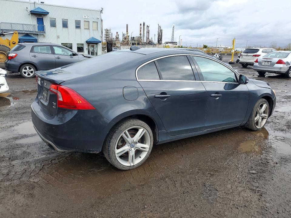 Foto 3 de la subasta – 2016 VOLVO S60 con VIN YV1612TKXG2404996