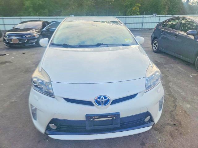 Снимка 5 от търг – 2015 TOYOTA PRIUS с VIN JTDKN3DUXF0402996