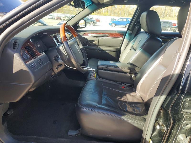 Снимка 7 от търг – 2011 LINCOLN TOWN CAR с VIN 2LNBL8CV1BX764624