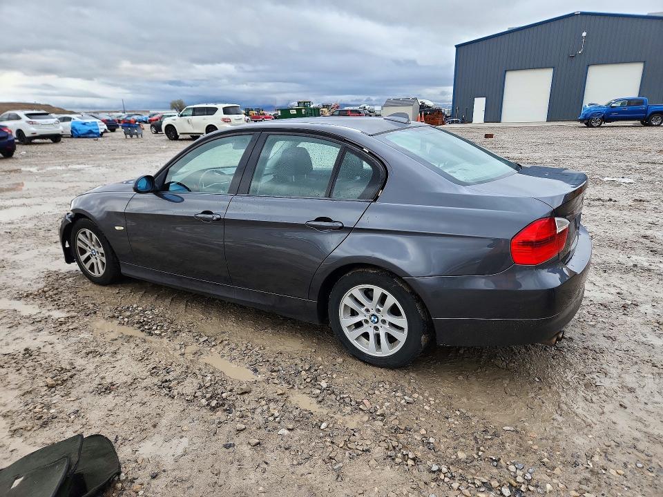 Снимка 2 от търг – 2006 BMW 325 с VIN WBAVD13536KV04348