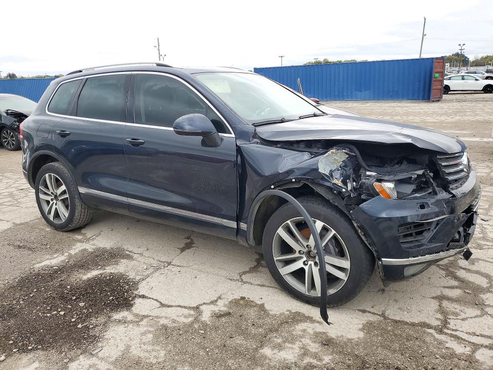 Снимка 4 от търг – 2016 VOLKSWAGEN TOUAREG с VIN WVGEP9BP4GD002820