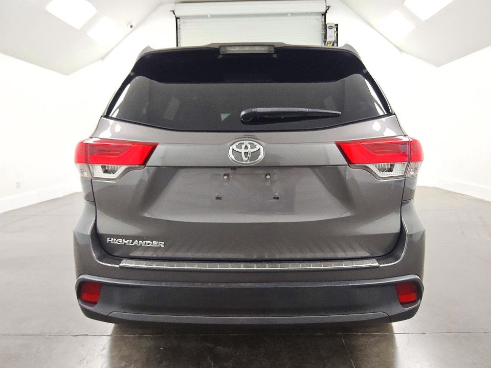 Photo 6 from auction – 2017 TOYOTA HIGHLANDER with VIN 5TDZARFHXHS032310