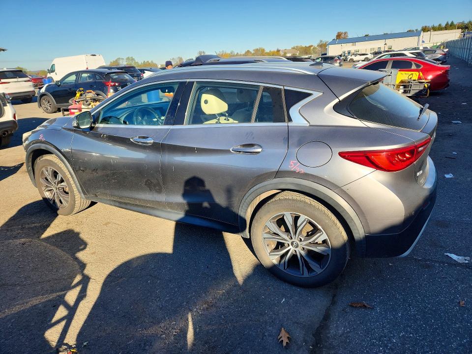 Снимка 2 от търг – 2017 INFINITI QX30 с VIN SJKCH5CR1HA016868