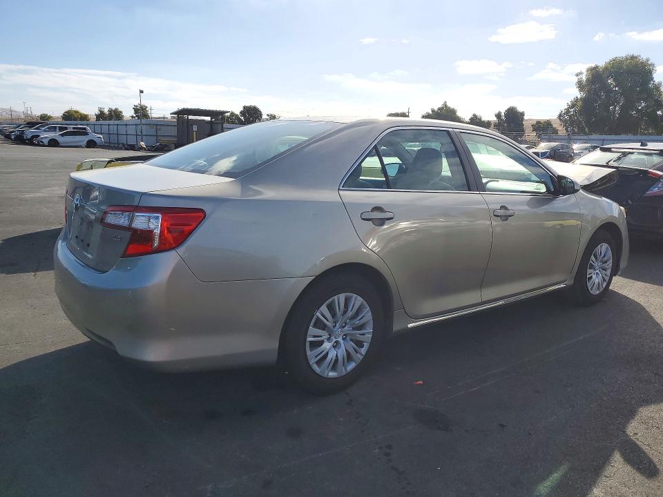 Снимка 3 от търг – 2014 TOYOTA CAMRY с VIN 4T4BF1FKXER398051