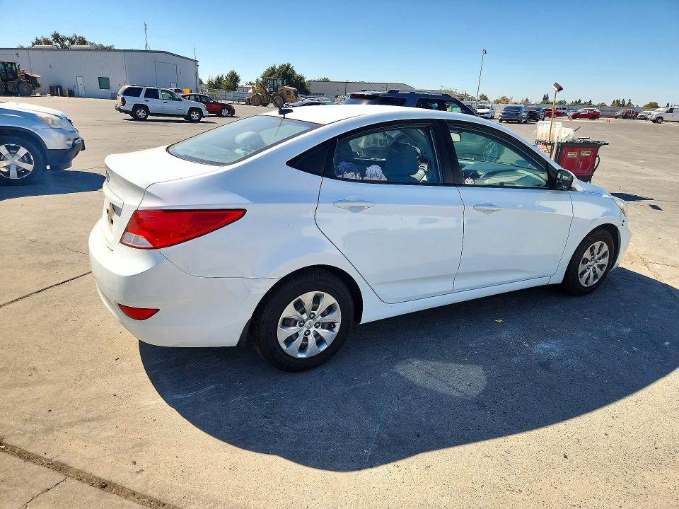 Zdjęcie 3 z aukcji – 2017 HYUNDAI ACCENT z VIN KMHCT4AE4HU272315