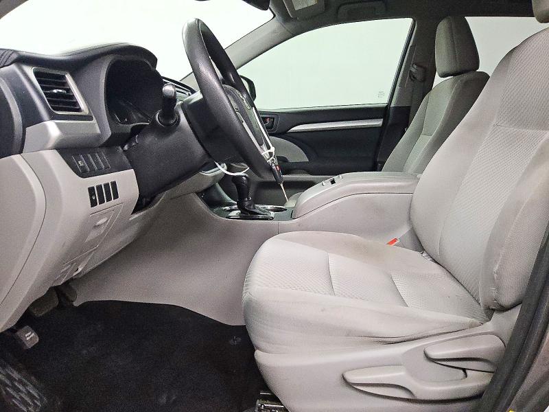 Photo 7 from auction – 2017 TOYOTA HIGHLANDER with VIN 5TDZARFHXHS032310