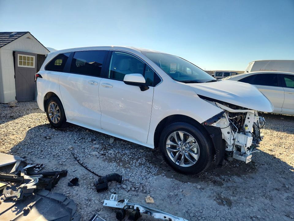 Photo 4 from auction – 2026 TOYOTA SIENNA with VIN 5TDKRKEC1TS295463