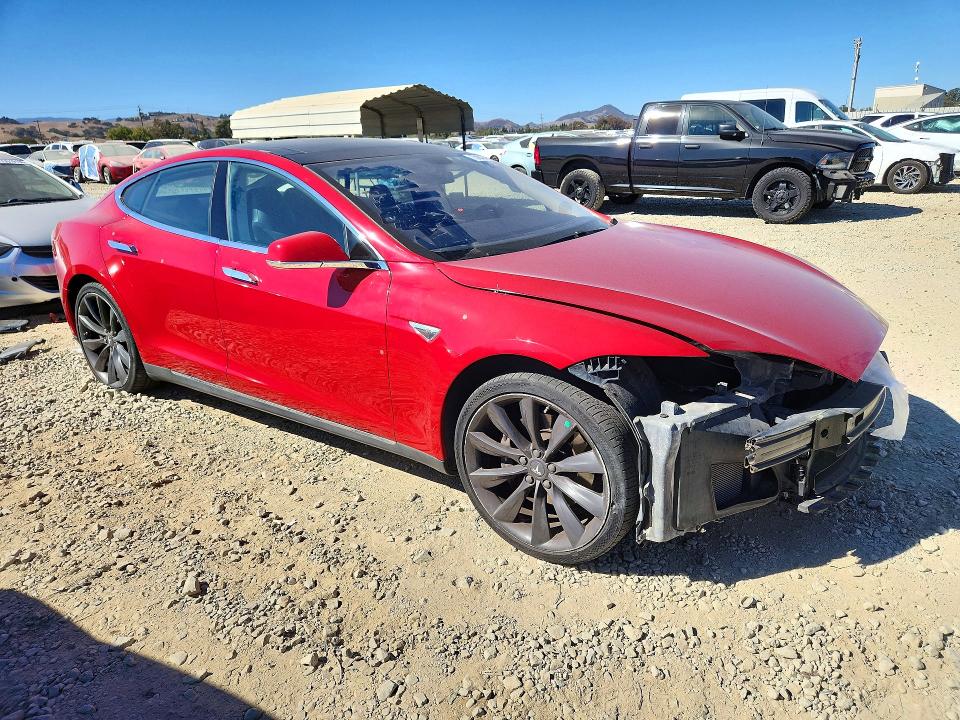 Снимка 4 от търг – 2014 TESLA MODEL S с VIN 5YJSA1H16EFP29430