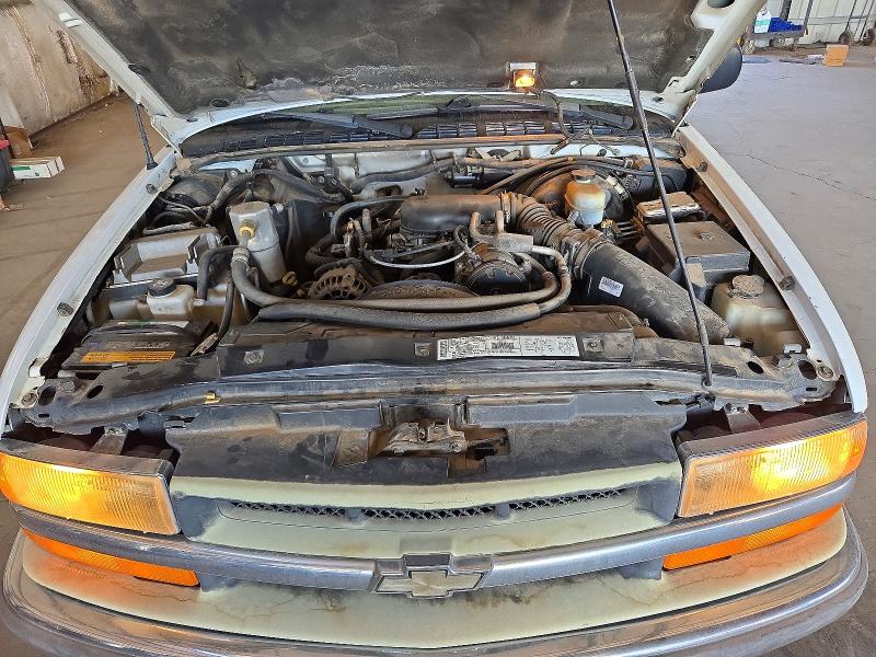 Снимка 11 от търг – 2001 CHEVROLET BLAZER с VIN 1GNDT13W612228421
