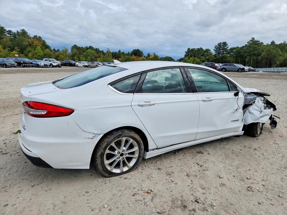 Foto 3 de la subasta – 2019 FORD FUSION con VIN 3FA6P0LU9KR101163