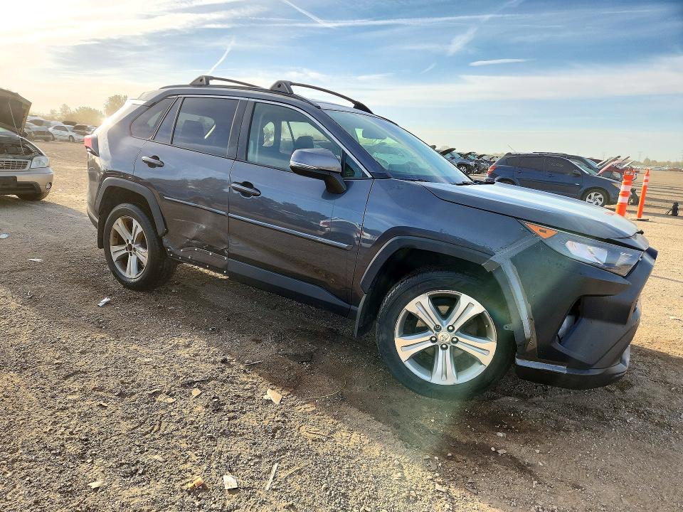 Снимка 4 от търг – 2019 TOYOTA RAV4 с VIN JTMG1RFV4KD033694