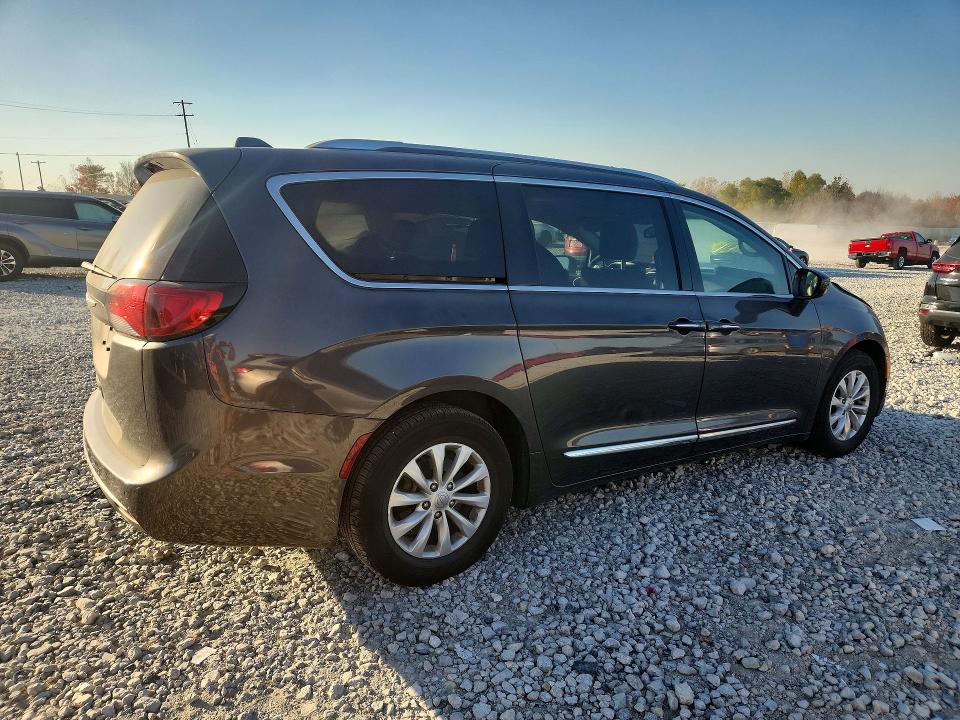Снимка 3 от търг – 2018 CHRYSLER PACIFICA с VIN 2C4RC1BG9JR114164