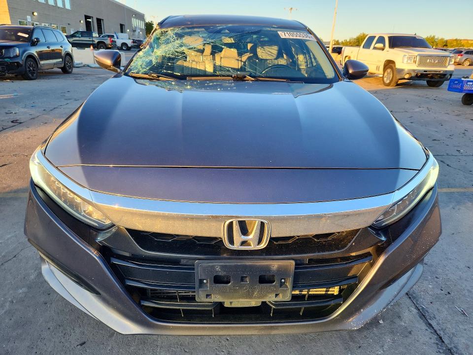 Снимка 5 от търг – 2019 HONDA ACCORD с VIN 1HGCV1F52KA023558