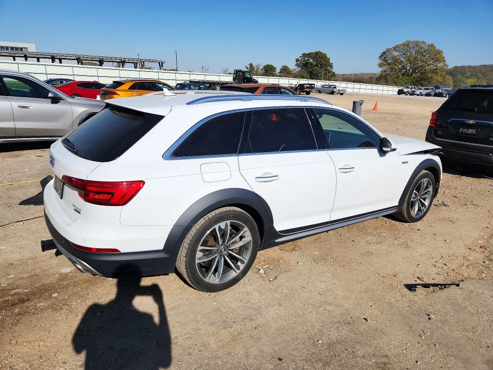Снимка 3 от търг – 2017 AUDI A4 ALLROAD с VIN WA18NAF40HA177961