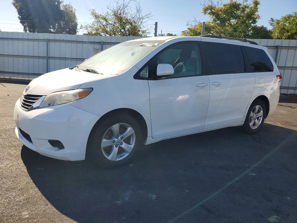 Photo 1 from auction – 2011 TOYOTA SIENNA with VIN 5TDKK3DC0BS175695
