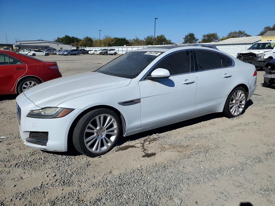 JAGUAR XF 2017 с VIN SAJBE4BN8HCY32479 - Фото с аукциона