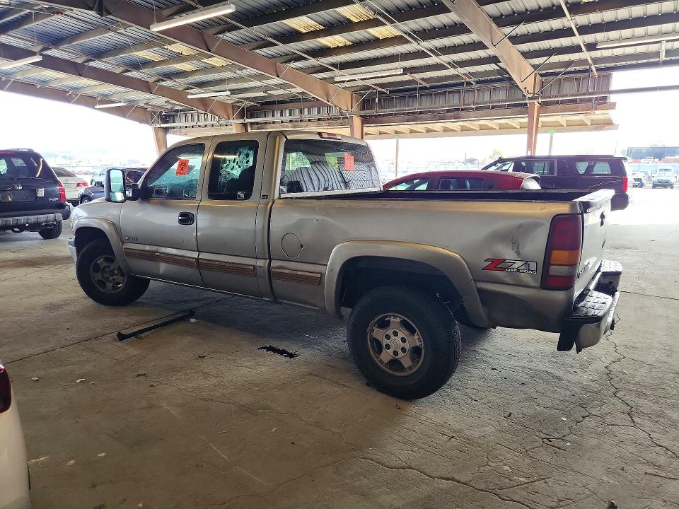 Photo 2 from auction – 2001 CHEVROLET SILVERADO with VIN 1GCEK19T61E136933