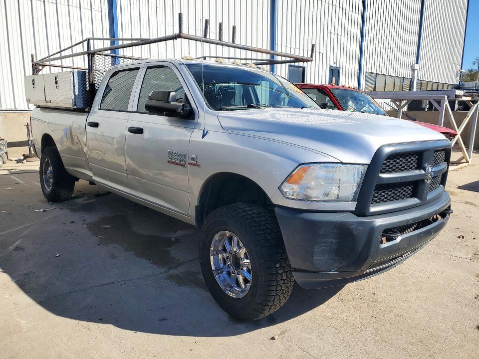 Снимка 4 от търг – 2014 RAM 2500 с VIN 3C6UR5HL0EG141437