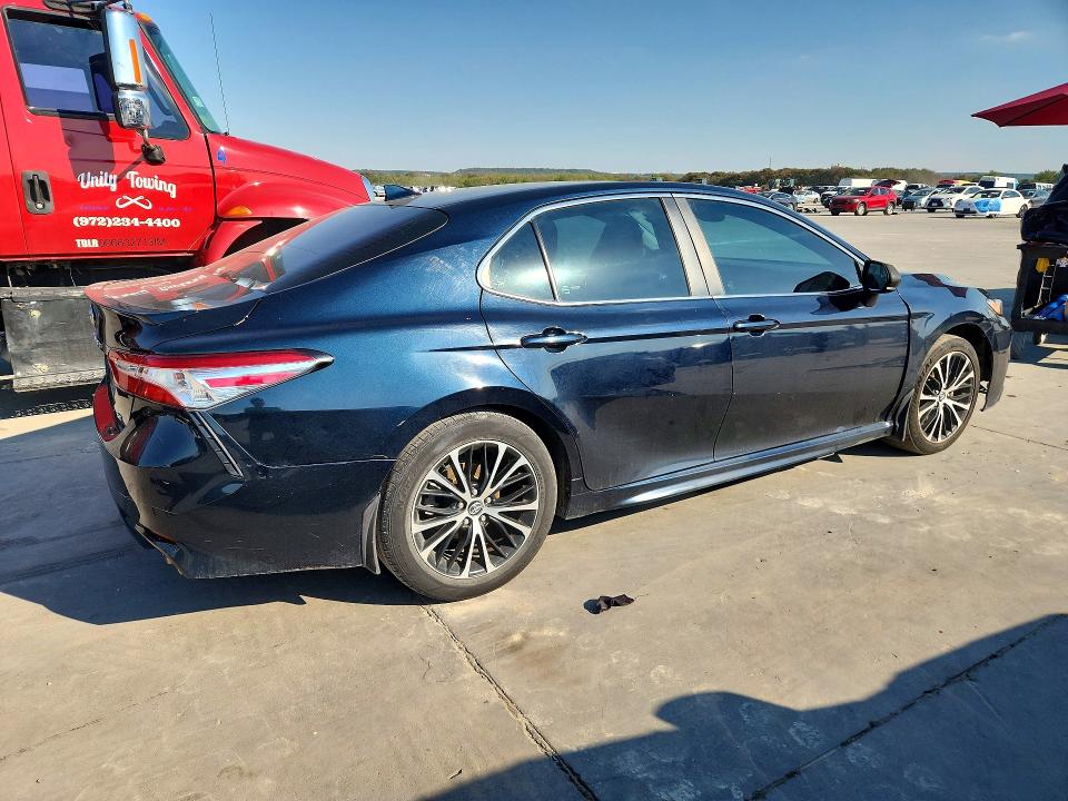 Снимка 3 от търг – 2020 TOYOTA CAMRY с VIN 4T1G11AK1LU877199