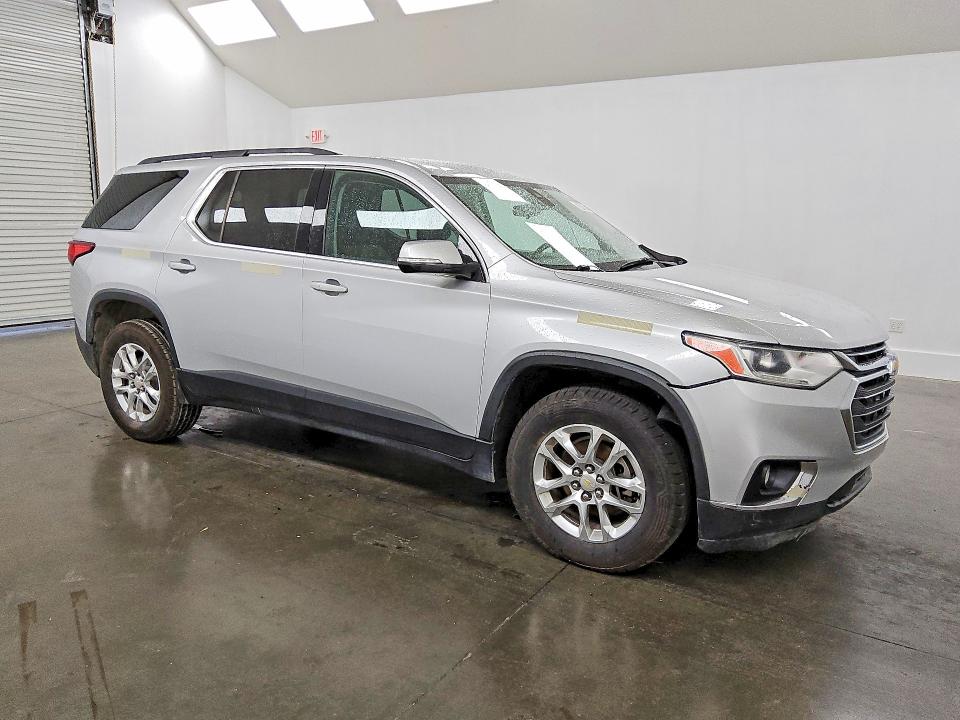Photo 4 from auction – 2020 CHEVROLET TRAVERSE with VIN 1GNEVMKW2LJ194973