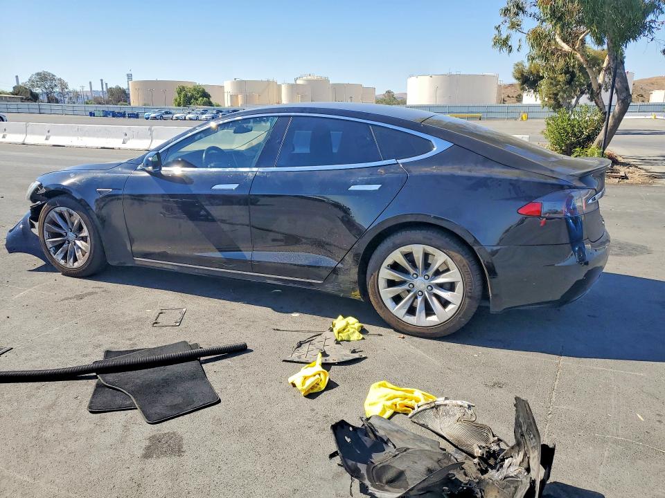 Снимка 2 от търг – 2016 TESLA MODEL S с VIN 5YJSA1E15GF142479