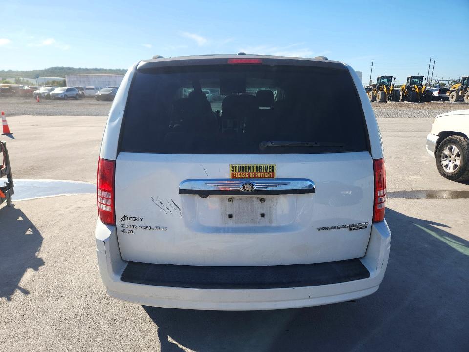Снимка 6 от търг – 2010 CHRYSLER TOWN & COUNTRY с VIN 2A4RR8DX8AR415622