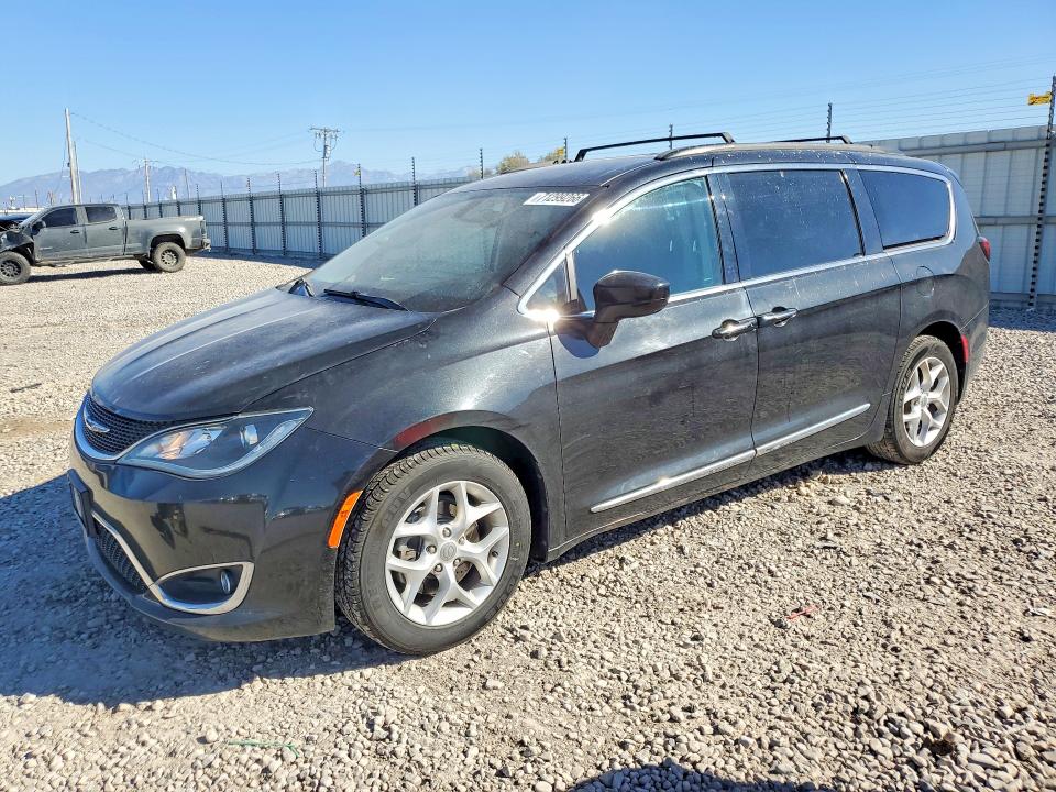 CHRYSLER PACIFICA 2017 с VIN 2C4RC1BG9HR634603 - Снимка от търг