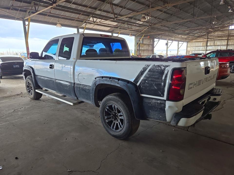 Photo 2 from auction – 2005 CHEVROLET SILVERADO with VIN 1GCEC19X85Z327185