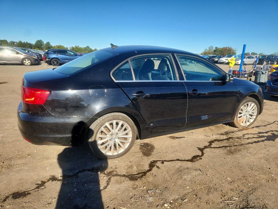 Photo 3 from auction – 2011 VOLKSWAGEN JETTA with VIN 3VWLZ7AJ3BM086307