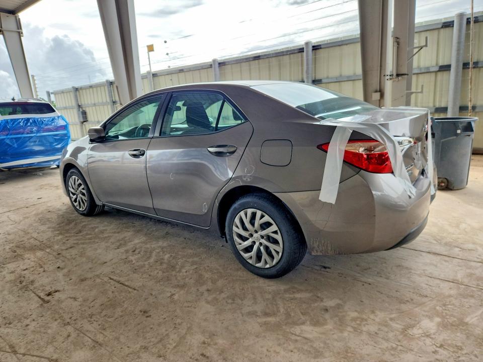 Снимка 2 от търг – 2017 TOYOTA COROLLA с VIN 5YFBURHE2HP662391