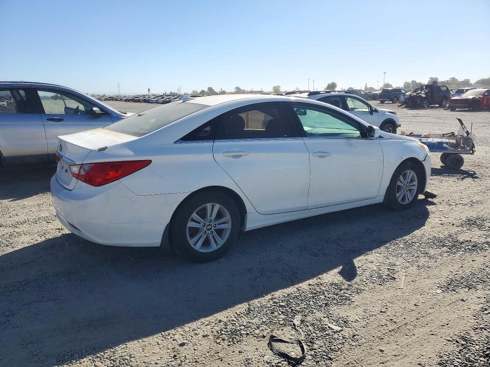 Photo 3 from auction – 2013 HYUNDAI SONATA with VIN 5NPEB4AC9DH734712