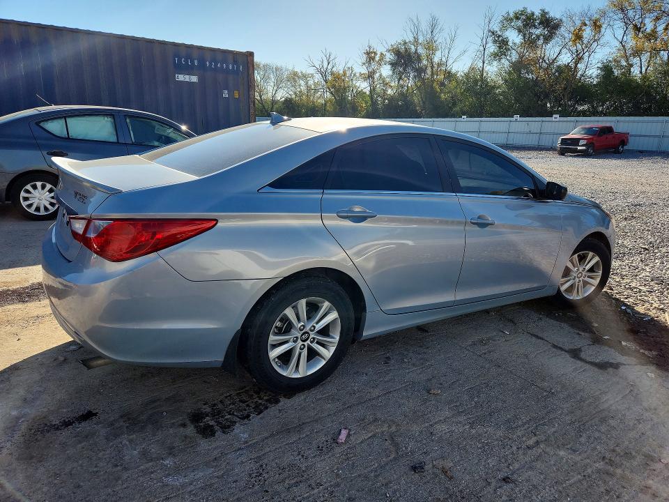 Photo 3 from auction – 2013 HYUNDAI SONATA with VIN 5NPEB4AC1DH526520